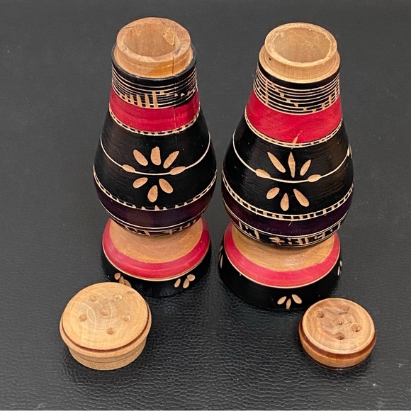 Vintage Mexico Hand Carved Wooden Salt & Pepper Shakers - Picture 4 of 7
